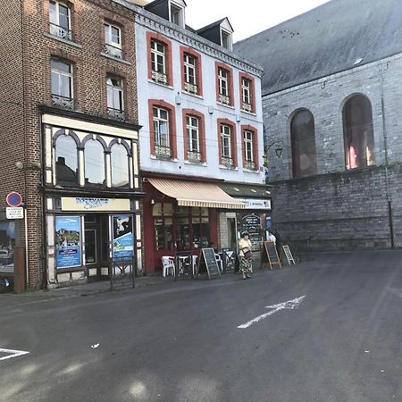 Apartament Le Repos De La Meuse Givet Zewnętrze zdjęcie