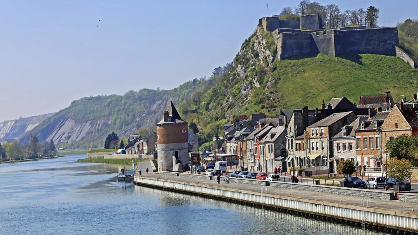 Apartament Le Repos De La Meuse Givet Zewnętrze zdjęcie